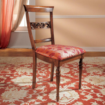 Sedia imbottita classica con sedile floreale e schienale intagliato