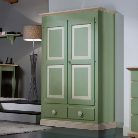 Cameretta in legno massello di abete verde con arredamento completo