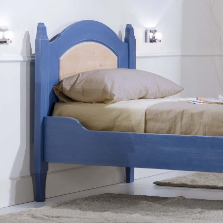 Letto singolo in abete massello blu con dettagli