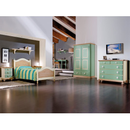 Sedia in abete con fondo in legno, dettaglio ambiente