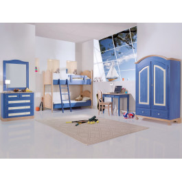 Sedia in abete con fondo in legno, dettaglio ambiente