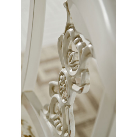 Dettaglio decorativo Vetrina 2 porte con bugne laccata