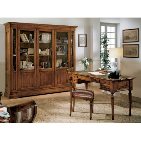 Libreria 3 porte con bugne in ambiente arredato