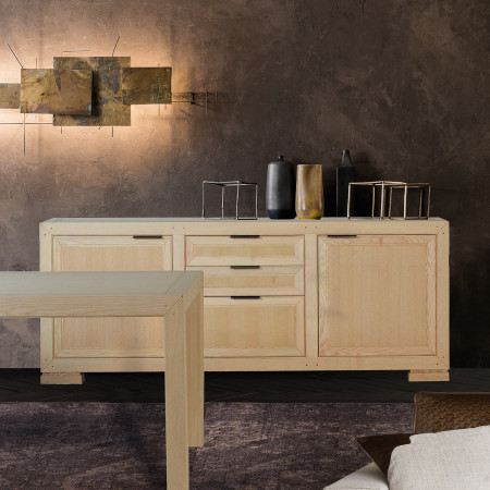 Credenza moderna 2 porte 2 cassetti, dettaglio piedini legno