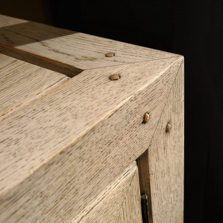 Credenza moderna 2 ante legno frassino ambientata