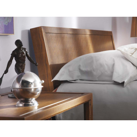 Letto 2 piazze in legno con testata sagomata e finitura scura