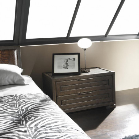 Comodino 2 cassetti legno di frassino in ambiente