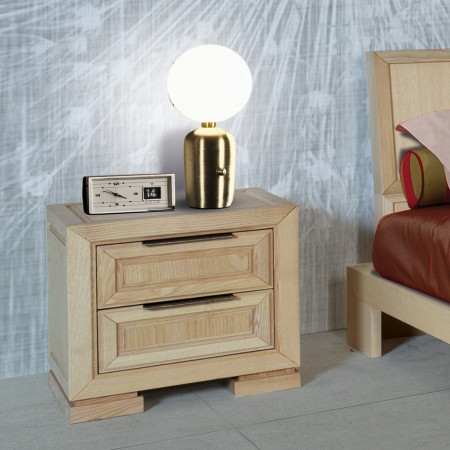 Comodino 2 cassetti in legno di frassino, ambiente moderno