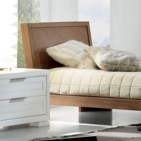 Letto a una piazza in legno massello, testiera inclinata