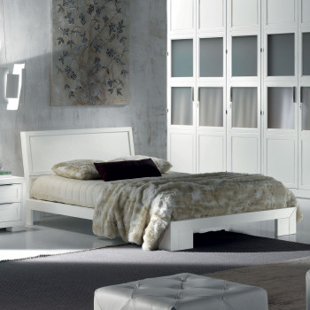 Letto a una piazza e mezza in legno massello con giroletto