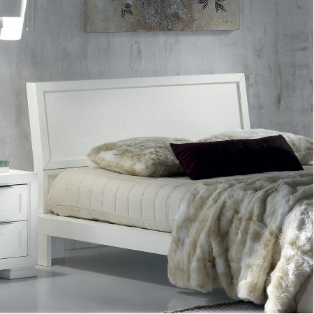 Letto a una piazza e mezza con testiera in legno frassino bianco