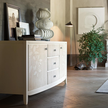 Credenza sagomata con decoro foglia, dettaglio frontale