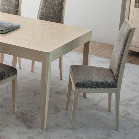 Tavolo con decoro foglia, dettaglio piano in legno