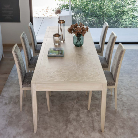 Tavolo con decoro foglia allungabile dettaglio piano legno
