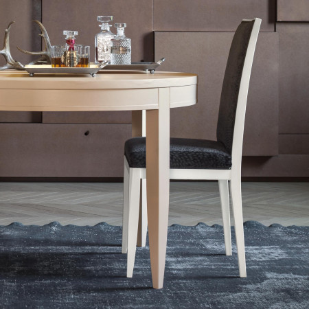 Sedia in legno stile contemporaneo con seduta imbottita nera