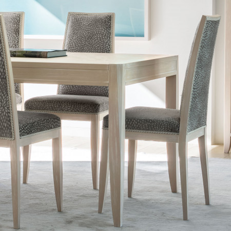 Sedia in legno imbottita stile contemporaneo con schienale alto