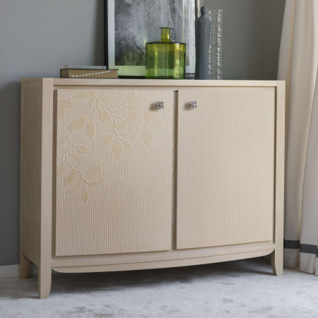 Credenzina due ante sagomata con decoro foglia in legno