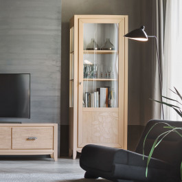 Credenza sagomata con decoro foglia, dettaglio cassetti