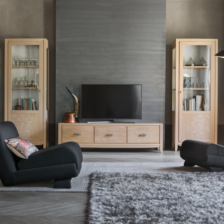 Vetrina sagomata una porta destra con decoro foglia, ripiani in legno
