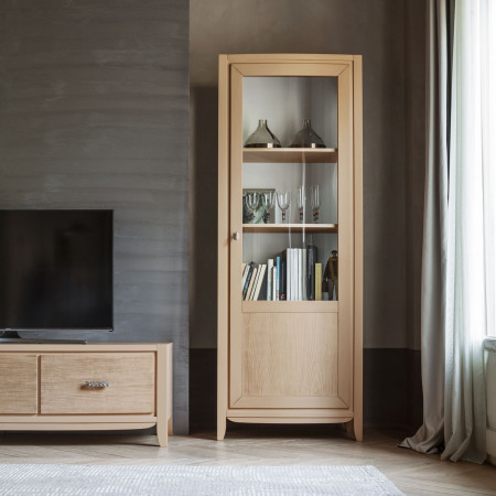 Vetrina sagomata una porta destra, dettaglio decorativo onda