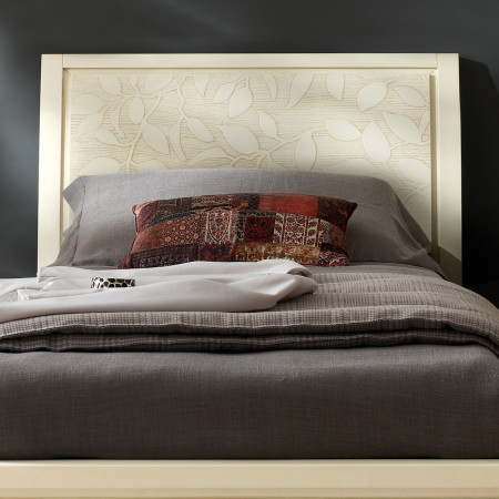 Letto singolo con decoro a foglia testata in legno