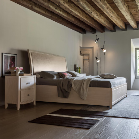 Letto king size con decoro foglia, testata in rilievo
