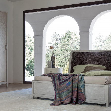 Letto king size con testata imbottita, pediera bassa