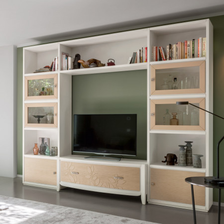 Parete in legno con porta TV e decoro foglia