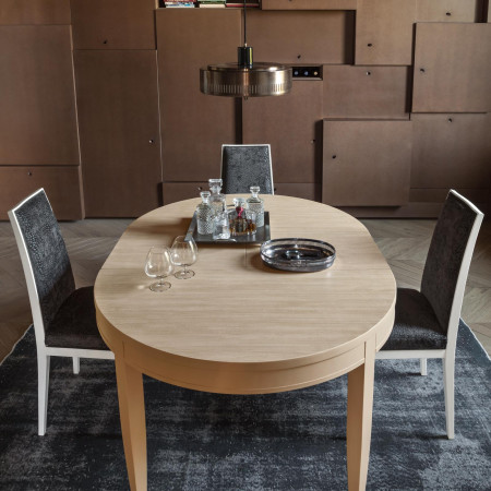 Tavolo rotondo con decoro onda allungabile ambientato