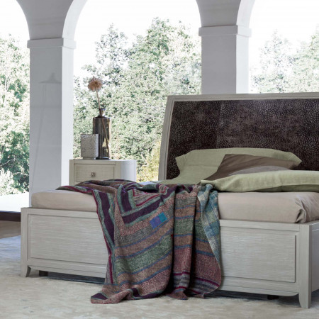 Letto matrimoniale con contenitore e testata in tessuto