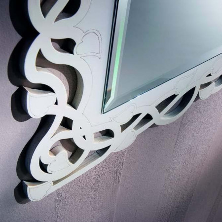 Specchio personalizzabile, dettaglio cornice traforata