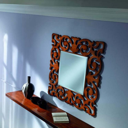 Specchio quadrato con cornice traforata in legno