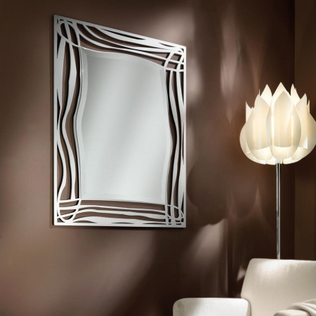 Specchio moderno con cornice traforata laccata