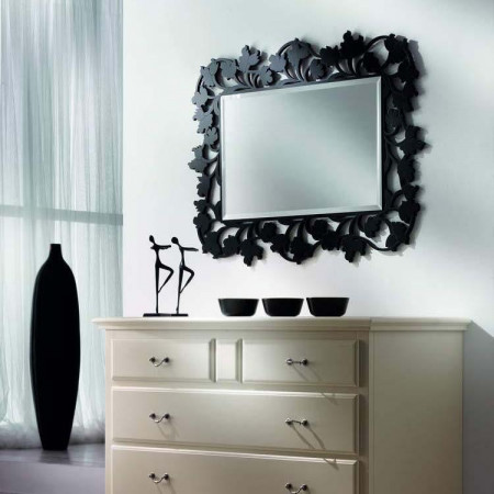 Specchio moderno laccato con cornice floreale traforata