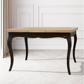 Tavolo intagliato in frassino con dettagli gambe curve