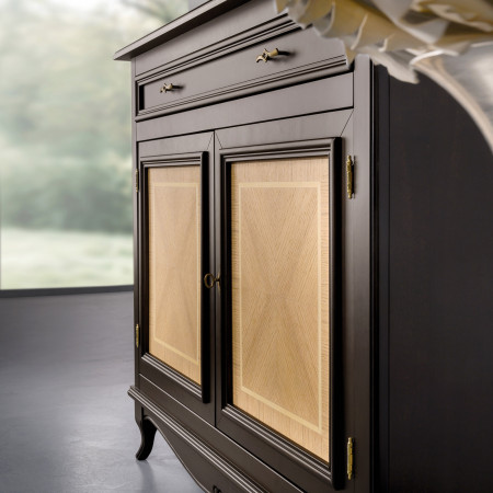 Credenzina classica con dettaglio intarsiato rovere