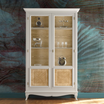 Vetrina intagliata, porte rovere, dettagli acero