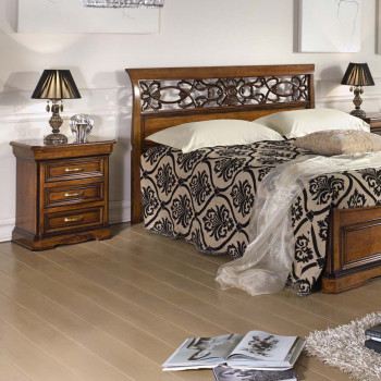 Comodino 3 cassetti con zoccolo sagomato e intaglio floreale