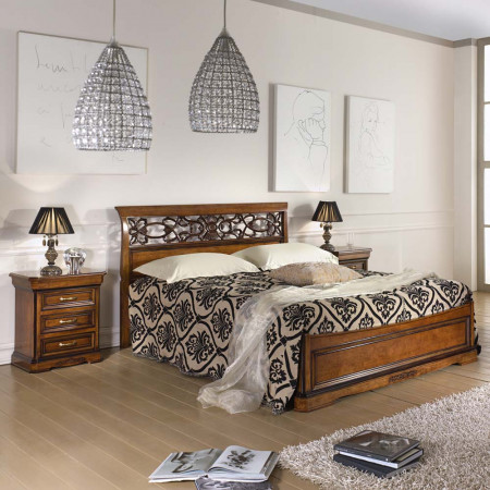 Letto con testata intagliata in legno toulipier