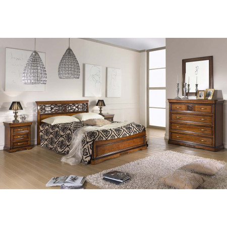 Letto con testata intagliata e pediera sagomata in legno
