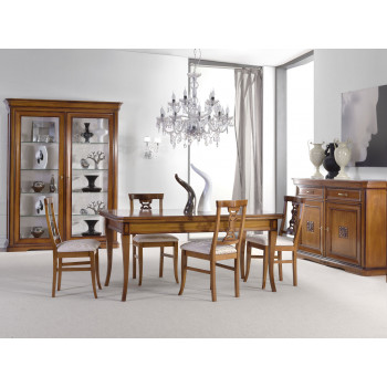 Sala da pranzo classica argentiera vetri dettaglio legno