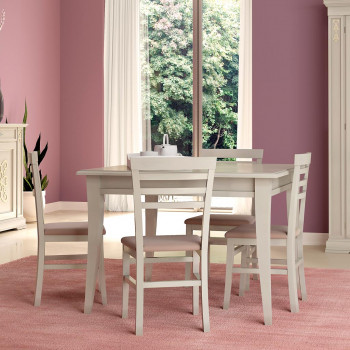 Tavolo quadrato allungabile 110x110 a 150x110 in legno ambientato