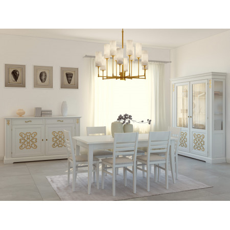 Credenza Gardenia 2 porte con decoro in rilievo, ambientata