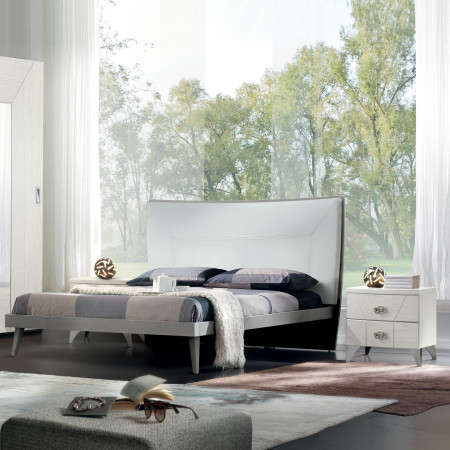 Letto due piazze con testata imbottita, dettagli ecopelle
