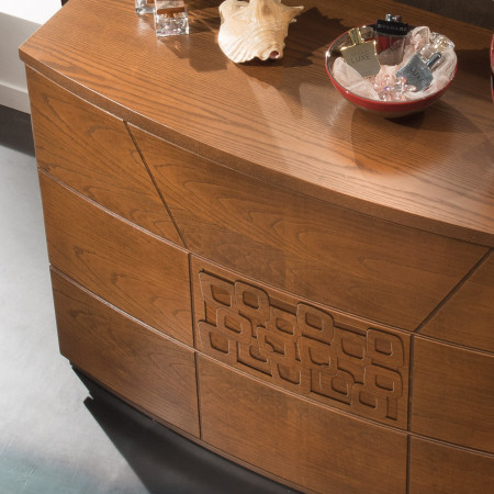 Comò 3 cassetti push pull con dettaglio frontale in legno