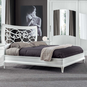 Letto due piazze con testata traforata bianca