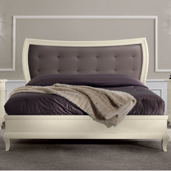 Letto due piazze con testata imbottita in ecopelle e struttura tiglio