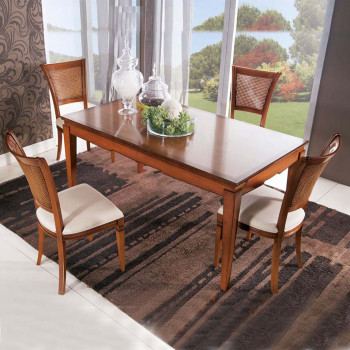 Tavolo rettangolare allungabile a tiro in legno, ambientato