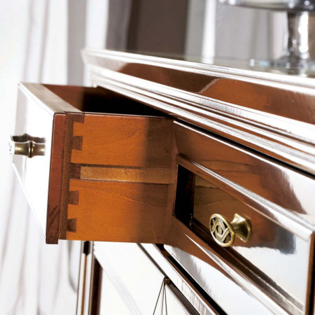 Credenza 3 ante battenti, dettaglio cassetto code di rondine