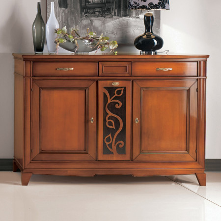 Credenza 2-a battenti, dettaglio floreale intagliato
